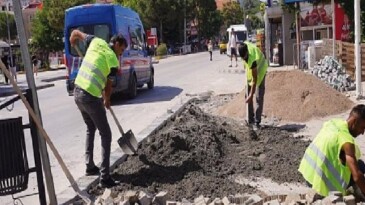Ayvalık’ta kaldırımlar yayalar için daha inançlı, nizamlı ve kullanışlı…