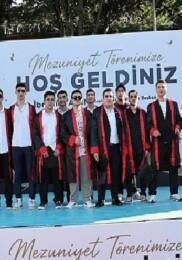Bayrampaşa’da liselerde mezuniyet coşkusu