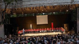 Bornova’da ritim ve halk dansları rüzgarı