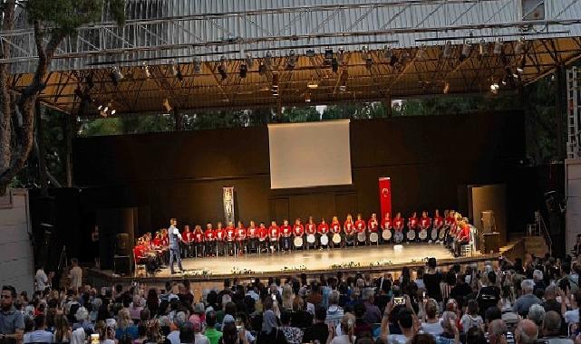 Bornova’da ritim ve halk dansları rüzgarı