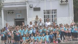 Bornovalı minik eller toprakla buluşuyor