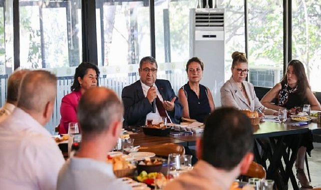 Buca’da Lider Vekili Misal müdürlerle bir araya geldi
