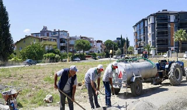 Burhaniye’de Park ve Yeşil Alanlarda Çalışmalar Kesintisiz Sürüyor