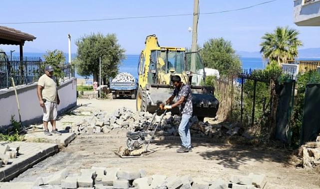 Burhaniye’de Yol Çalışmaları Tüm Süratiyle Devam Ediyor