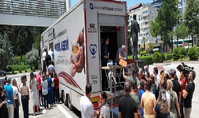 Büyükşehir Belediyesi’nden aşure ikramı
