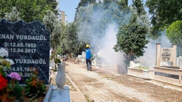 Büyükşehir’den toplu kullanım alanlarına ilaçlama çalışması