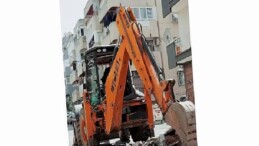 Çamlıca Sokak’ta yol yenileme ve altyapı çalışmaları sürat kesmeden sürüyor