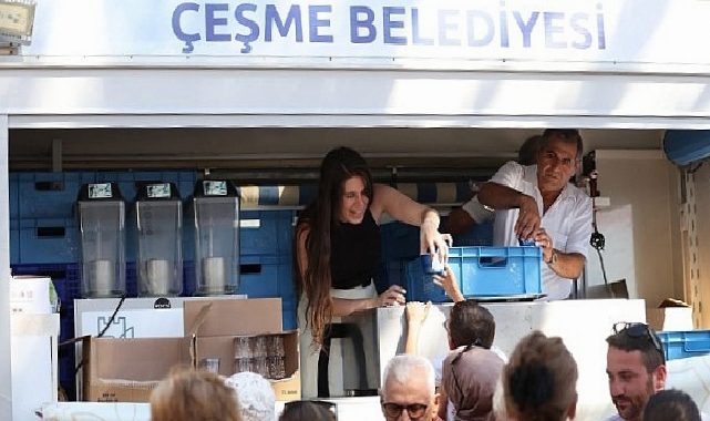 Çeşme’de aşure lokması paylaşıldı