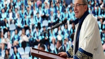DEÜ İzmir Meslek Yüksekokulu’nda Mezuniyet Coşkusu