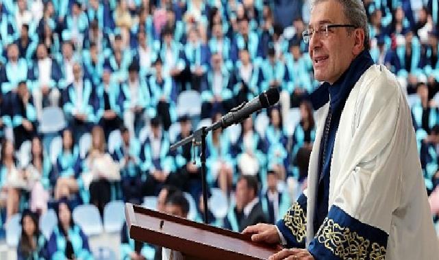 DEÜ İzmir Meslek Yüksekokulu’nda Mezuniyet Coşkusu