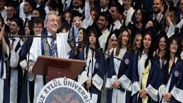 DEÜ Tıp Fakültesi’nde 48. Devir Mezuniyet Coşkusu Yaşandı