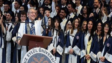 DEÜ Tıp Fakültesi’nde 48. Devir Mezuniyet Coşkusu Yaşandı