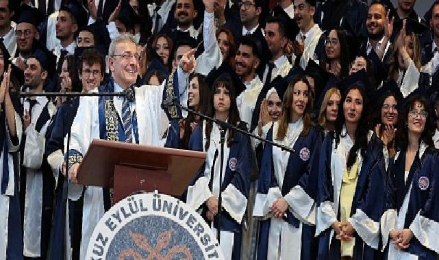 DEÜ Tıp Fakültesi’nde 48. Devir Mezuniyet Coşkusu Yaşandı