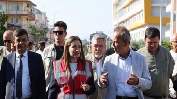 Döşemealtı Yeniköy’de altyapısı tamamlanan yollar asfaltlanıyor