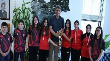 Genç Sportmenler Muvaffakiyetlerini Lider Kocaman’la Paylaştı