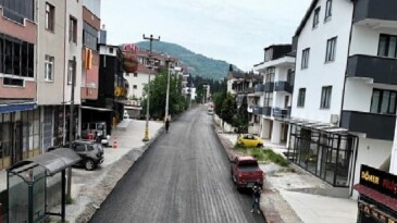Gölcük Adnan Menderes Caddesi’nde ağır tempo