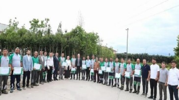 İnegöl Belediyesi’nde 19 İşçiye Bahçıvanlık Sertifikası Verildi