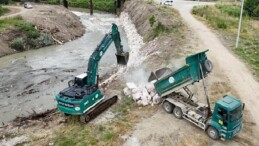 İnegöl’de 2 Noktada Dere Islah Çalışmaları Devam Ediyor