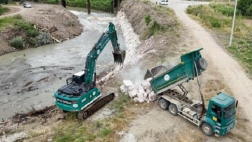 İnegöl’de 2 Noktada Dere Islah Çalışmaları Devam Ediyor
