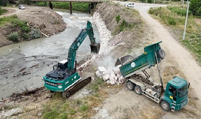 İnegöl’de 2 Noktada Dere Islah Çalışmaları Devam Ediyor