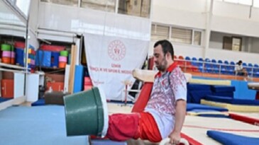 İzmirli özel sportmen Öztürk’ten tarihi muvaffakiyet