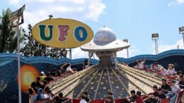 Karneval coşkusu lunaparkta katlanıyor