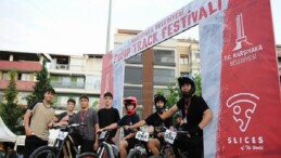 Karşıyaka Belediyesi’nden Türkiye’de bir birinci: Heyecan dolu pump track gece yarışı!