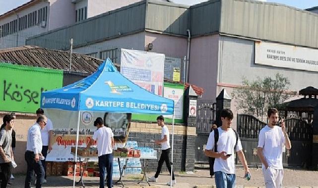 Kartepe Belediyesi, YKS Adayları ve Velilerin Heyecanına Ortak Oldu