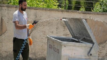 Keçiören’de Çöp Konteynerleri Tek Tek Yıkanıyor