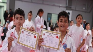 Keçiören’in Altyapı Atletleri Karate Nesil İmtihanında Ter Döktü