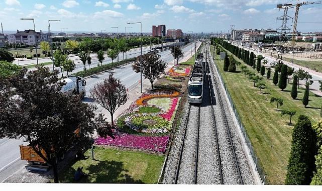 Konya Büyükşehir’in Çiçeklerle Bezediği Cadde ve Parklar Göz Kamaştırıyor