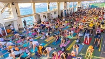 Körfez’in mavisinde 400 kişilik yoga buluşması