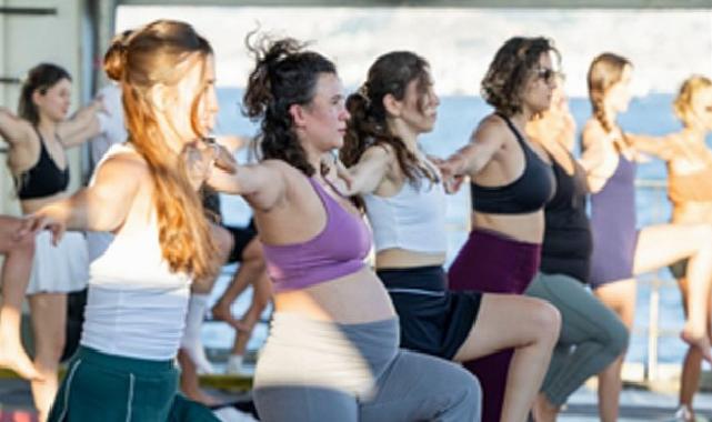Körfez’in mavisinde 400 kişilik yoga buluşması