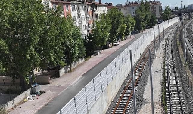 Lider Altay, Banliyö Sınırında Tren Kaynaklı Gürültüye Karşı Ses Bariyeri Yaptıklarını Açıkladı