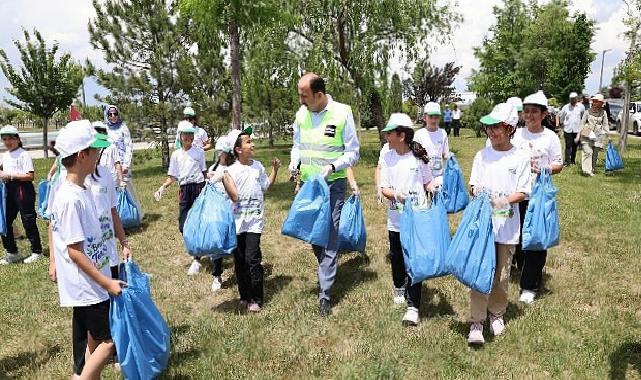 Lider Altay ve Çocuklardan Dünya Etraf Günü’nde Örnek Davranış