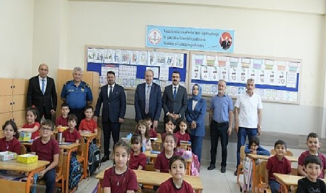 Lider Çırpanoğlu Öğrencilerin Karne Sevincini Paylaştı