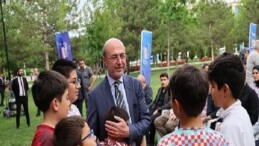 Lider Pekyatırmacı Pir Şamil ve Mehmet Akif Mahallelerinde Vatandaşların Sorularını Cevapladı
