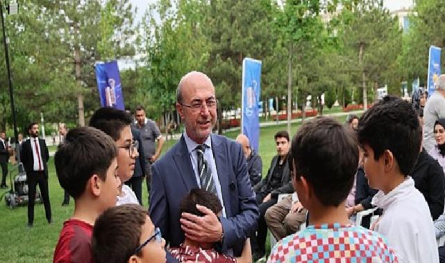 Lider Pekyatırmacı Pir Şamil ve Mehmet Akif Mahallelerinde Vatandaşların Sorularını Cevapladı