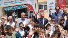 Lider Sandıkçı Öğrencilerin Karne Sevincini Paylaştı