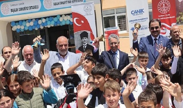 Lider Sandıkçı Öğrencilerin Karne Sevincini Paylaştı