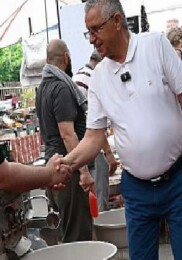 Lider Topaloğlu’ndan pazar esnafına ziyaret