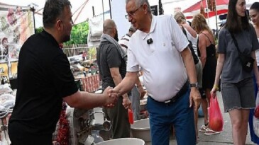 Lider Topaloğlu’ndan pazar esnafına ziyaret