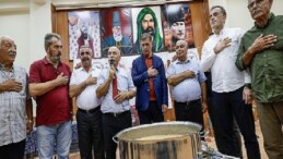 Lider Tugay aşure lokmasını paylaştı
