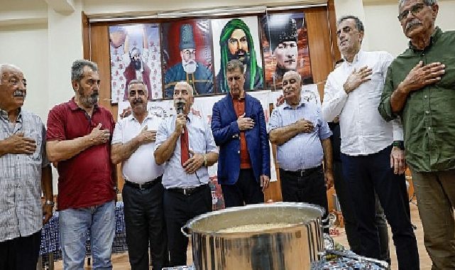 Lider Tugay aşure lokmasını paylaştı