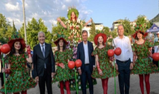 Lider Tugay, kiraz kenti Kemalpaşa’da