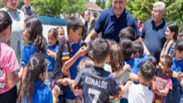 Lider Tugay’dan Kirazlı çocuklara karne ikramı