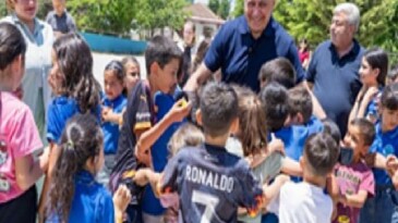 Lider Tugay’dan Kirazlı çocuklara karne ikramı