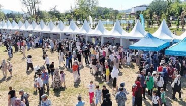 Minikler, Karneval’da hem eğleniyor hem üretiyor