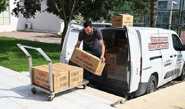 Öğrencilerin kırtasiye gereçleri Kemer Belediyesi’nden