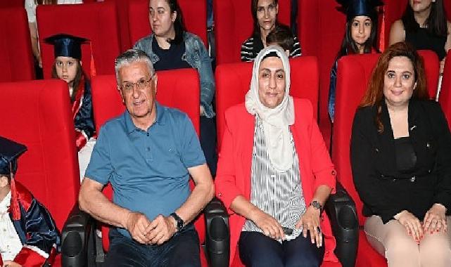 Öğrencilerin mezuniyet sevinci